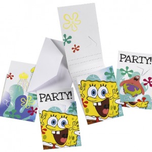 Parti davetiyeleri zarfları ile birlikte gelir. Üzerinde partinin yeri