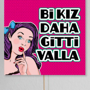 Fotoğraf çektirme çubukları yılbaşı partilerinin vazgeçilmez aksesuarıdır. Misafirlerinize dağıtarak fotoğrafların daha eğlenceli çıkmasına yardımcı olun!